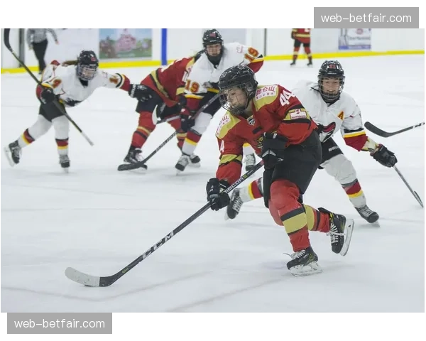 加拿大青年冰球联赛季后赛进入分区决赛阶段，争夺纪念杯参赛资格