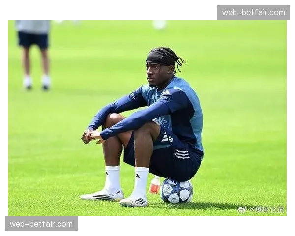 马杜埃凯伤退，阿森纳边锋欧冠征程提前结束