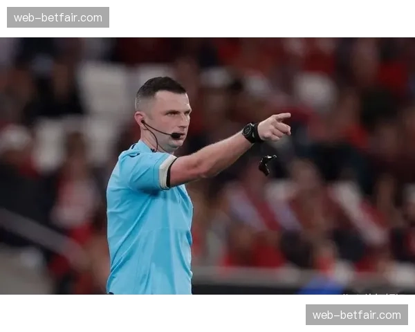 英超裁判标准争议：VAR技术应用与判罚一致性难题